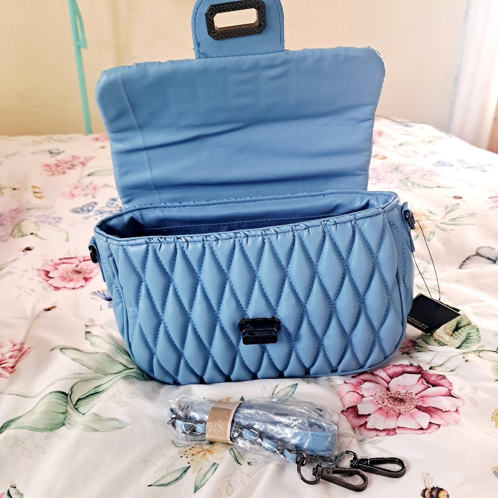 NWT Badgley Mischka Mini Quilted Messenger Bag 💢PRICE FIRM Not Accepting Offers - Picture 3 of 5